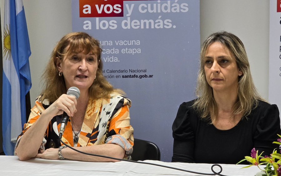 OPERATIVO. Las funcionarias Andrea Uboldi y Luciana Ramoa brindaron detalles de la vacunaci&oacute;n en la ciudad de Reconquista.