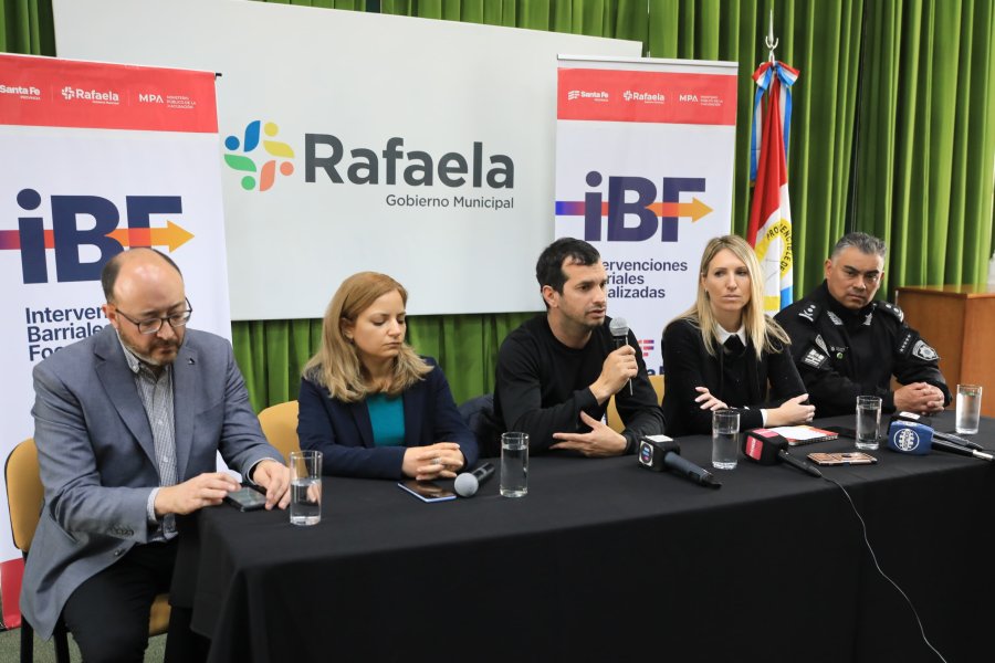 EN EL SALON VERDE. Autoridades locales y provinciales explicaron los procedimientos que se realizaron en la ciudad.