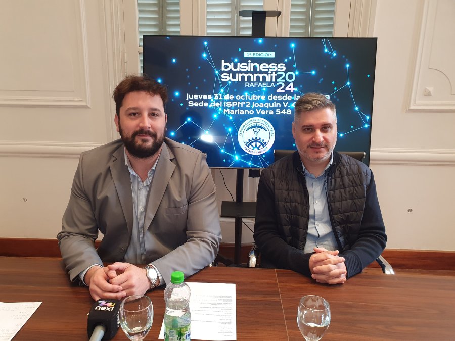 PRESENTACION. Jonatan Faber y Germ&aacute;n Ciceri durante la conferencia de prensa que se realiz&oacute; este mi&eacute;rcoles en el CCIRR.