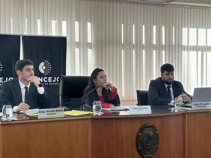 AUTORIDADES. Valeria Soltermam reemplaz&oacute; en la Presidencia a M&aacute;rsico al tratarse el proyecto sobre Ruta 34.
