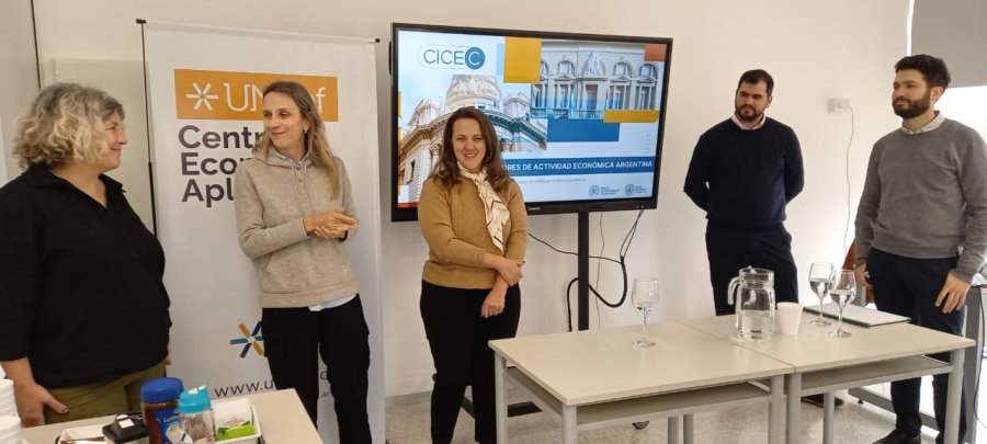 EN UNRAF. Mariel López, Cecilia Gutiérrez, Emilce Terré, Lautaro Zanini y Franco Ramseyer durante la presentación.