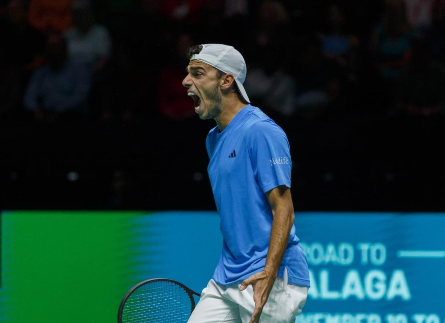 Cerúndolo logró un gran triunfo en el segundo juego ante Gran Bretaña.