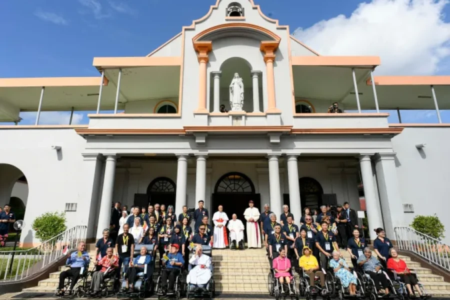 Hogar de Santa Teresa en Singapur recibe la visita de Papa Francisco.