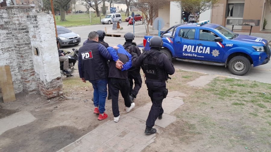 En el procedimiento se logró la detención de las personas mencionadas.