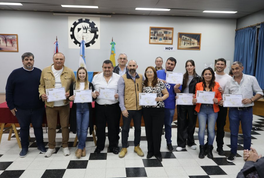 CON LOS DIPLOMAS. Parte de los nuevos representantes del Consejo Consultivo del PJ del departamento Castellanos.