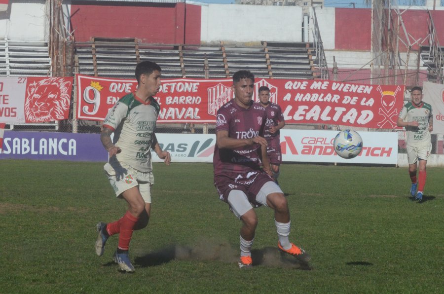 HACERSE FUERTE EN CASA. El León quiere un feliz domingo.