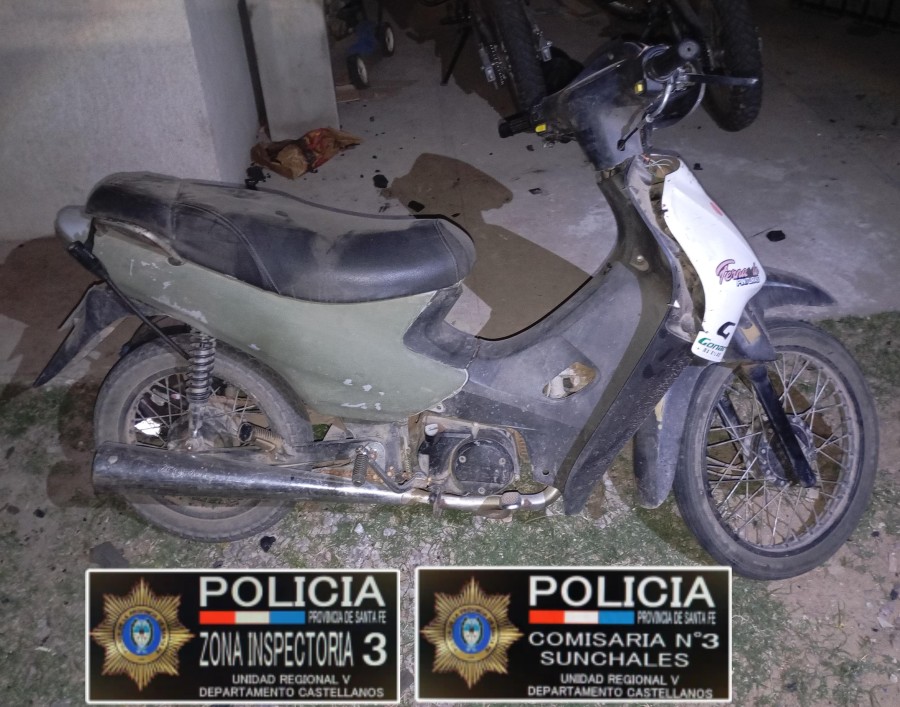 La Zanella 150 c.c., de color negro y la Zanella ZB 110 c.c., halladas entre la basura.