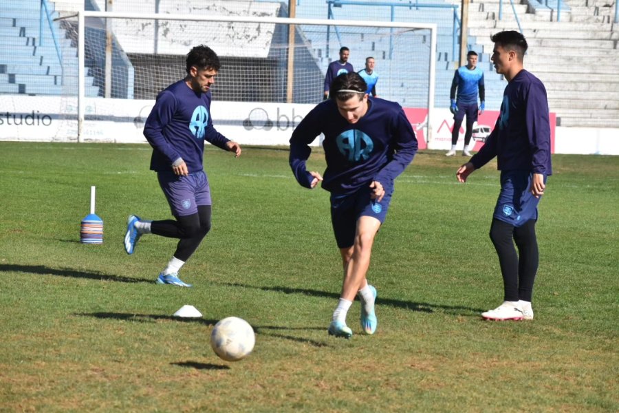 LA CREMA YA TRABAJA EN SU PRÓXIMO COMPROMISO, EL VIERNES OTRA VEZ DE LOCAL