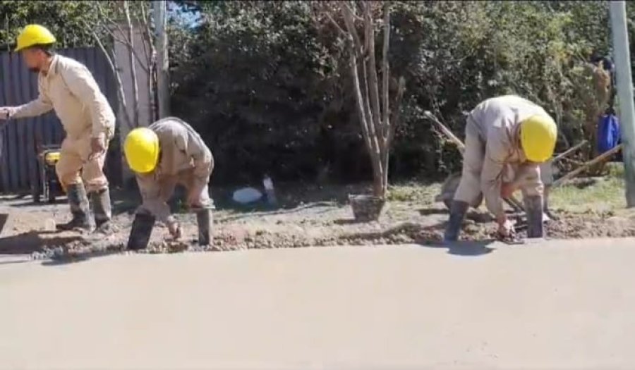 COMPROMISO CON LOS VECINOS. La repavimentaci&oacute;n contin&uacute;a a paso firme en el sector sur de la ciudad.