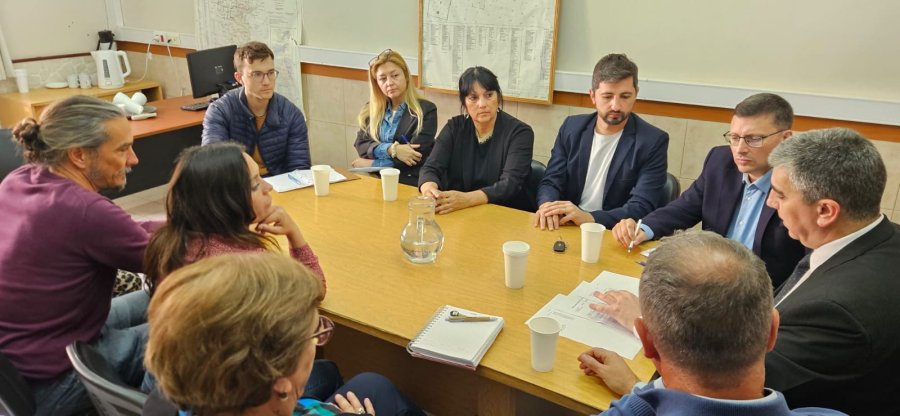 El fiscal regional Carlos Vottero reunido con la totalidad de los concejales rafaelinos en el SUM de la Fiscalía.