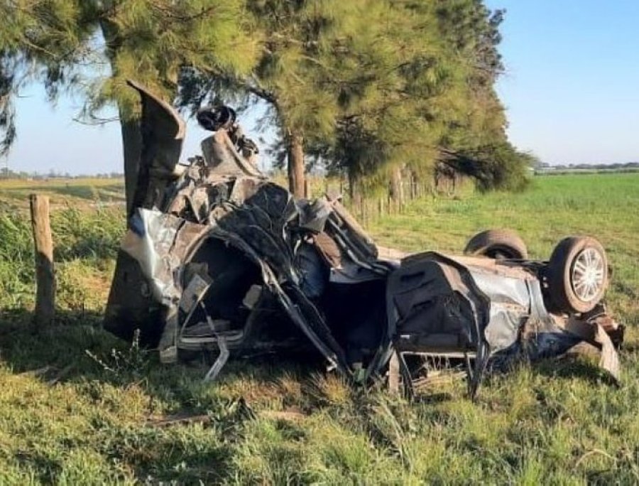 El Chevrolet Cruze mordió la banquina, perdió el control y dio varios tumbos, unos 5 kilómetros antes de llegar a Suardi.