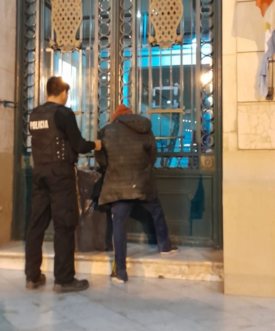 El arrestado en momentos de ingresar a la Alcaidía de la Unidad Regional V.