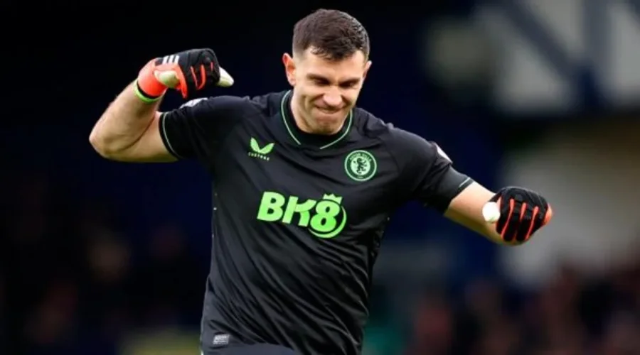 Aston Villa del Dibu Martínez visita este martes al Young Boys