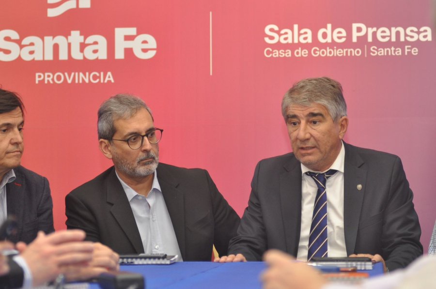ENCUENTRO. El ministro de Gobierno e Innovaci&oacute;n P&uacute;blica de Santa Fe, Fabi&aacute;n Bastia, encabez&oacute; la reuni&oacute;n que se celebr&oacute; este martes.