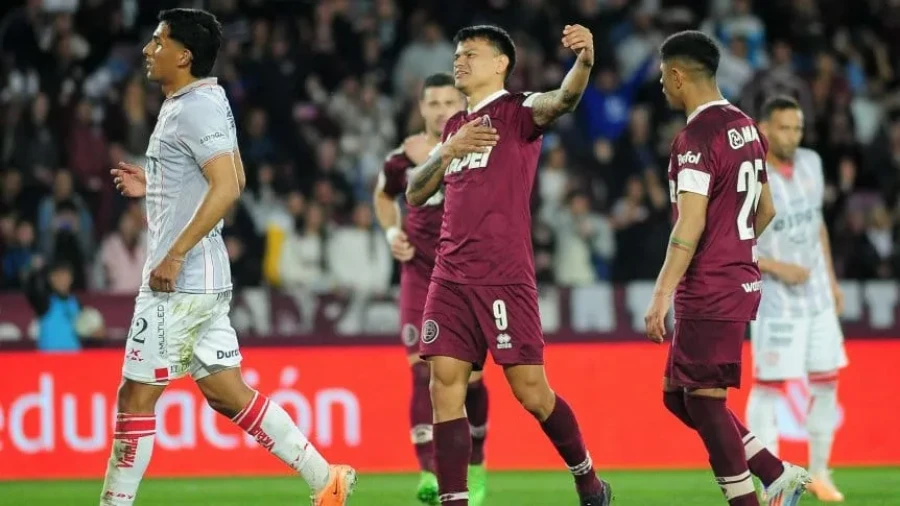 WALTER BOU. El goleador de Lanús.