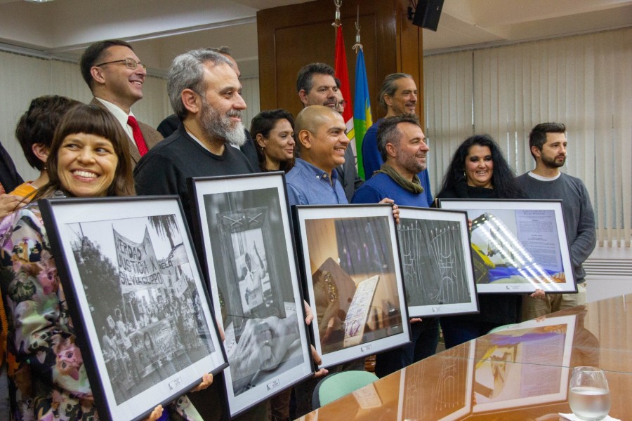 El jurado est&aacute; integrado por tres fot&oacute;grafos muy reconocidos en su &aacute;mbito, Ana Vrillaud, Mario Liotta y Ruth Theler.