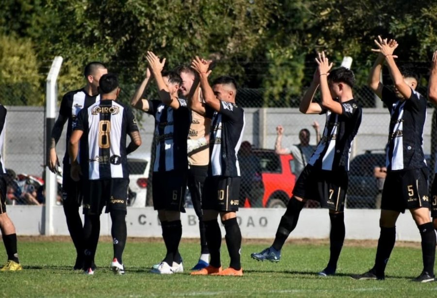 Deportivo Aldao vs Deportivo Tacural, en el inicio de la Copa Desafío de Clásicos 2024.