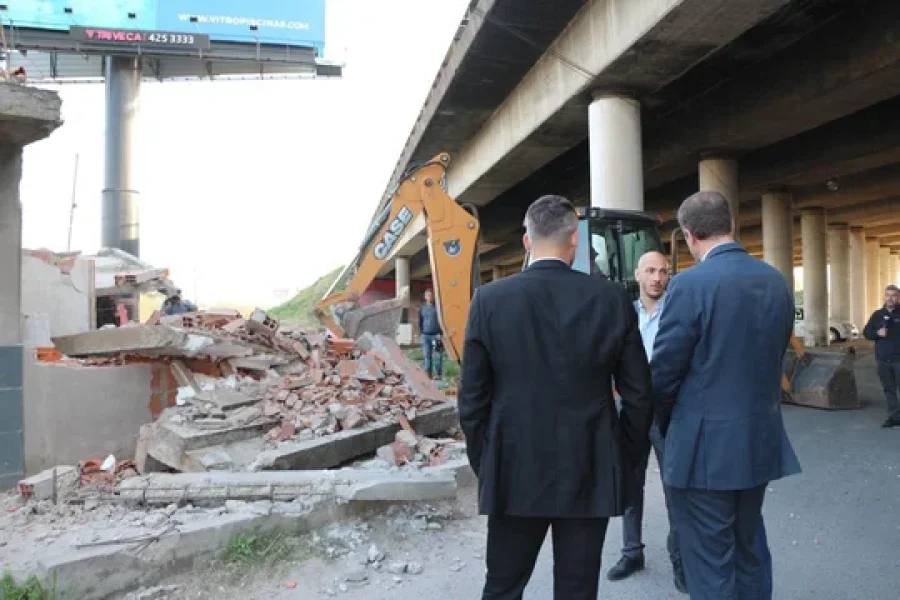 Las dos viviendas están ubicadas en el barrio Santa Lucía.