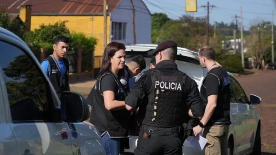 En la casa de la pareja y los suegros del ex diputado Germán Kiczka se realizó un allanamiento.