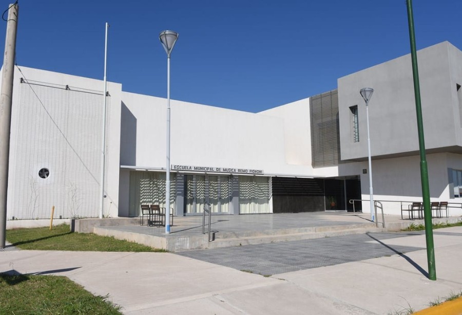 En este barrio se encuentra la Escuela Municipal de Música "Remo Pignoni".