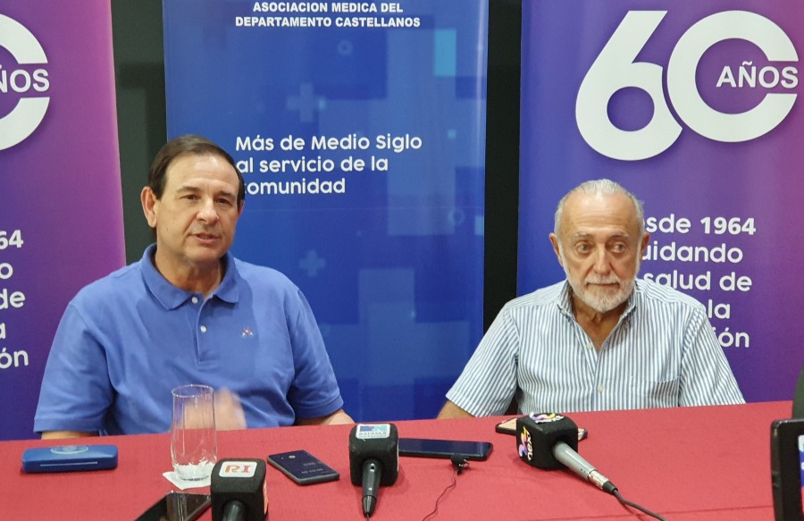 El Doctor Alfredo Miroli en la conferencia de prensa.