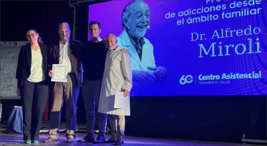 </p>
<h5><b>La Dra. Carola Ricotti y el Dr. Paul Schvarzstein, junto al diputado Juan Arga&ntilde;araz y el Dr. Alfredo Miroli.</b></h5>
<p>