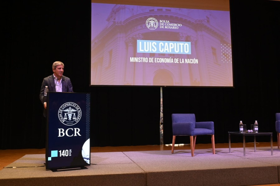 El ministro de Econom&iacute;a, Luis Caputo, visit&oacute; la Bolsa de Comercio de Rosario.