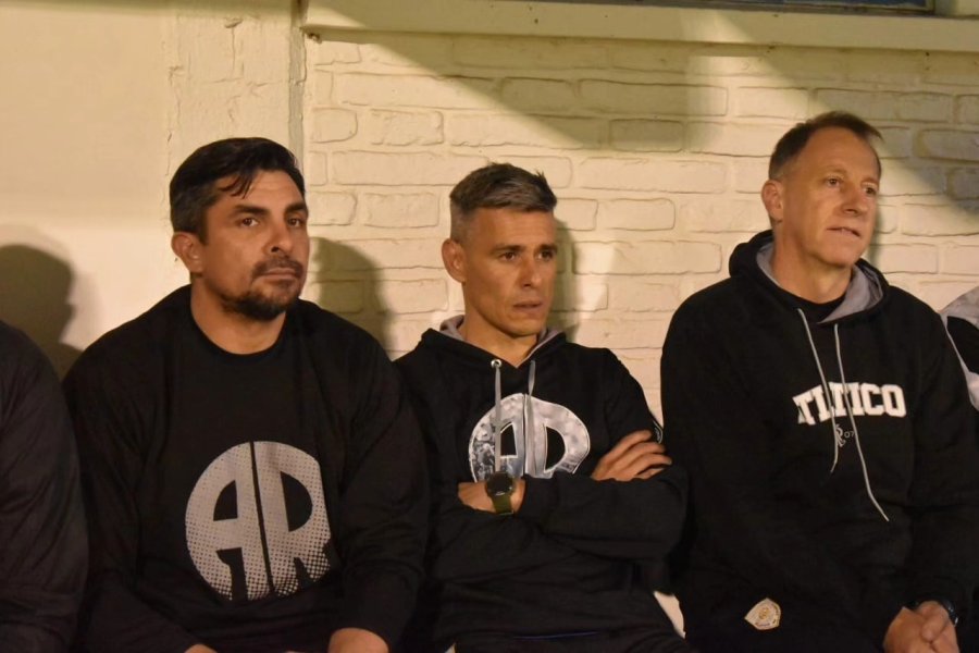 IVÁN JUÁREZ. / "No estamos jugando por una cuestión de nervios, necesidad y todo lo que conlleva este momento. Necesitamos los tres puntos con urgencias".