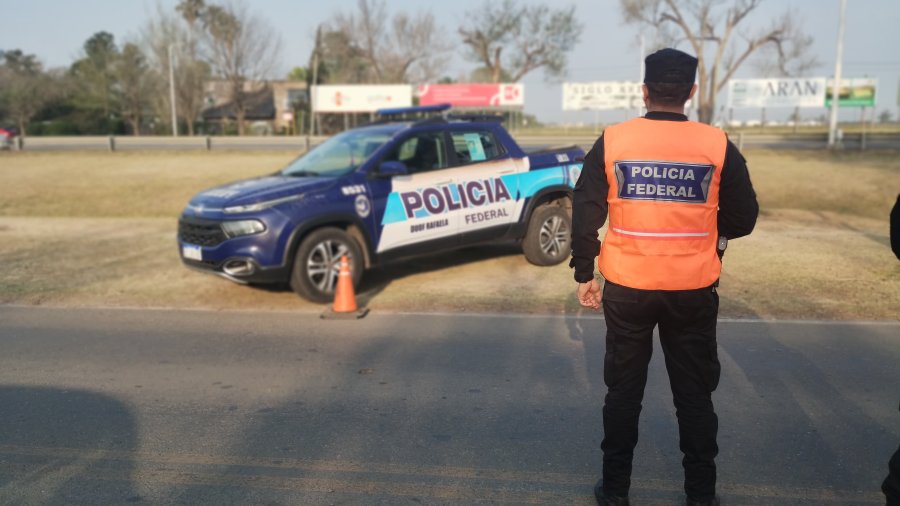 <i>Los operativos se hicieron en las rutas de acceso a la ciudad, como esta imagen frente al Aer&oacute;dromo en Ruta Nacional N&deg; 34.</i>