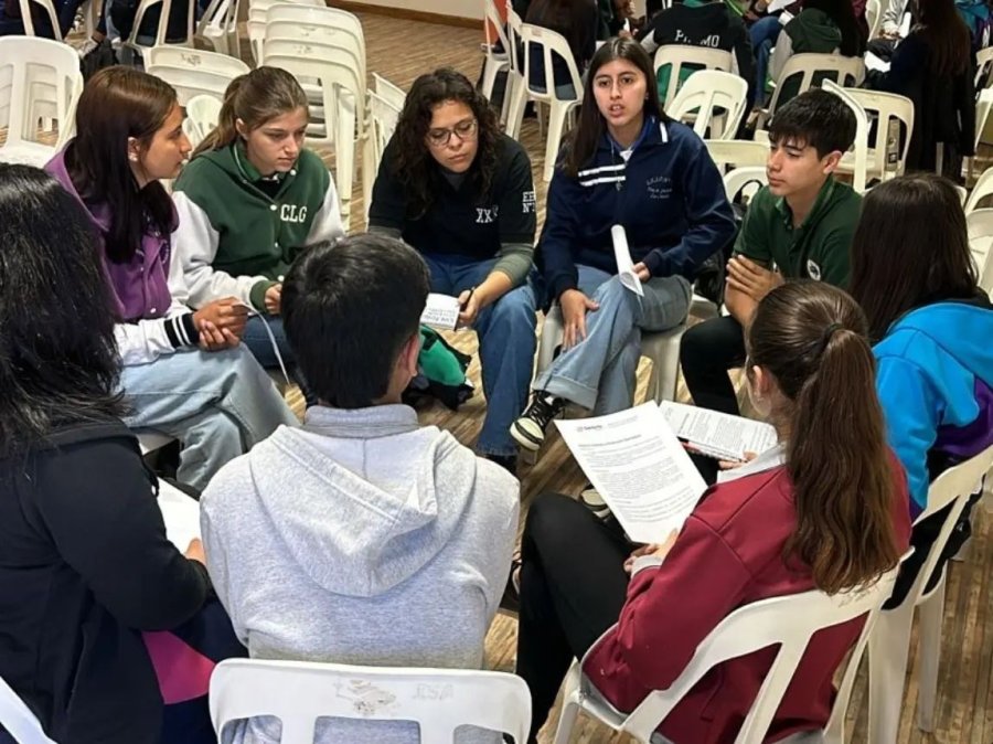 Est&aacute; dirigido a j&oacute;venes de entre 15 y 29 a&ntilde;os de edad.&nbsp;