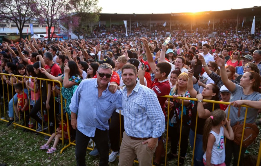 El predio se llenó de productores, familias y visitantes.