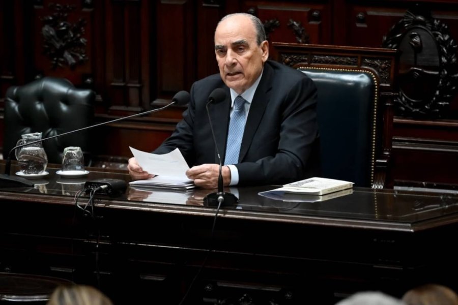 GUILLERMO FRANCOS. Para el Jefe de Gabinete, se viene un verano "de mucha temperatura".