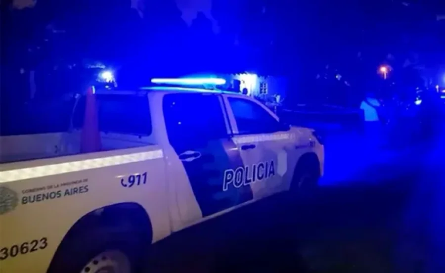 Desde un auto arrojaron el cuerpo de un joven con heridas de arma de fuego, el cual era un chico de 15 años, que fue abandonado por sus cómplices.