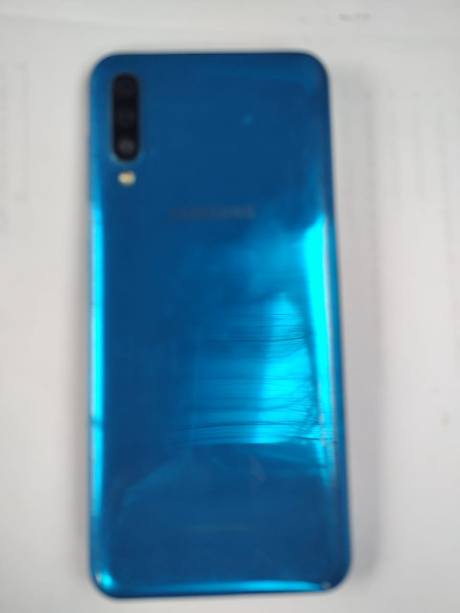 <i>Se procedi&oacute; al secuestro del tel&eacute;fono marca Samsung modelo A50 de color azul. </i>