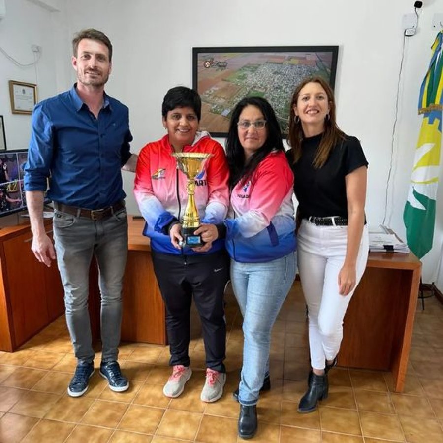 Gonzalo Aira,Yolanda Medina, Marta Iturre y Romina Neiff durante la ceremonia.