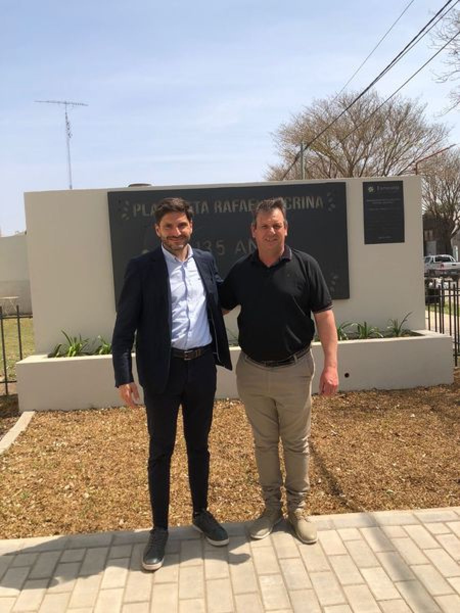 Maximiliano Pullaro y Luis Berrra en un alto de la recorrida.