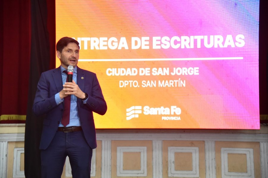 PULLARO. El gobernador resalt&oacute; que se contin&uacute;a trabajando para que los santafesinos puedan tener acceso a la vivienda propia.