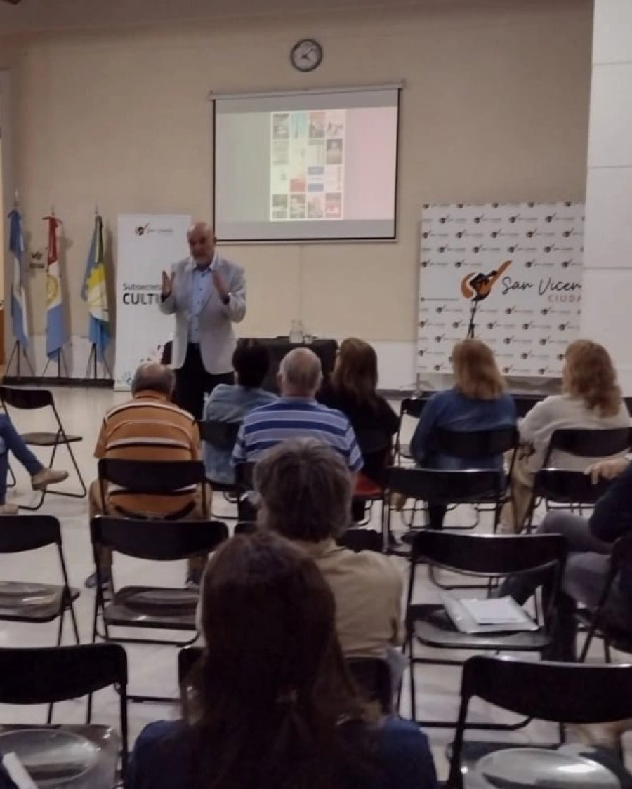 Peretti durante su disertaci&oacute;n.