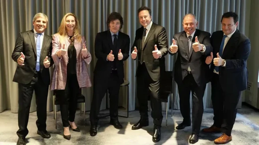 Otra foto con Musk, pero sin anuncios concretos.