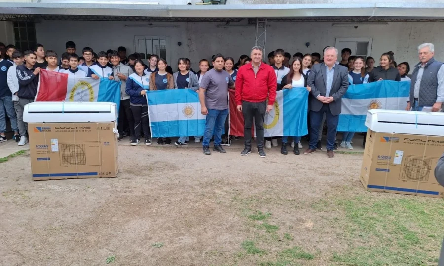 En Soledad, educandos y autoridades en un momento del acto.