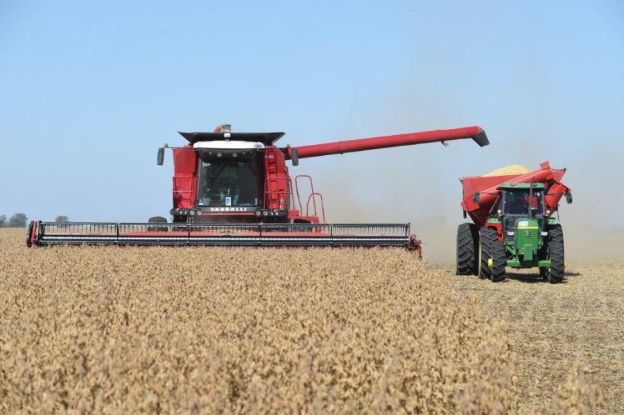 POTENCIAL. El campo y la industria exportadora podrían darle al país un gran ingreso de dólares, clima mediante.
