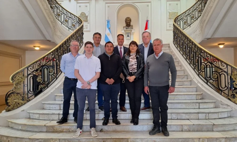 Quienes hoy participaron de la firma de los convenios.