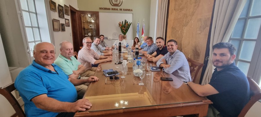 Integrantes de Fundaci&oacute;n Castellanos y el laboratorio Biog&eacute;nesis Bag&oacute; durante la reuni&oacute;n.