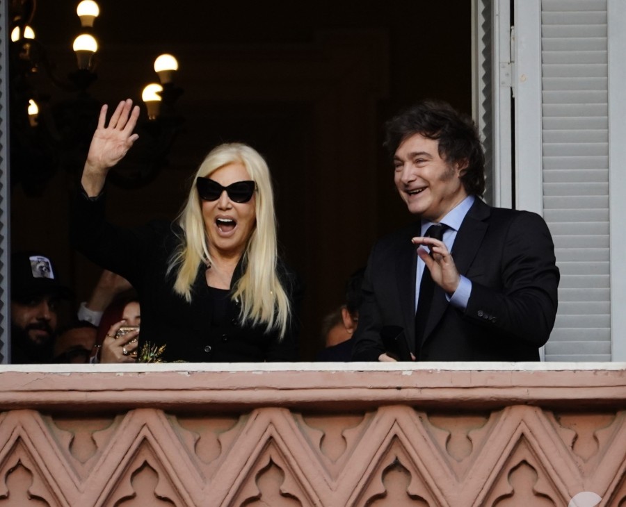 Susana Gim&eacute;nez este jueves en el balc&oacute;n de Casa Rosada junto a Milei, quien recibi&oacute; cr&iacute;ticas por la entrevista con la diva justo cuando se difundieron los datos de pobreza.