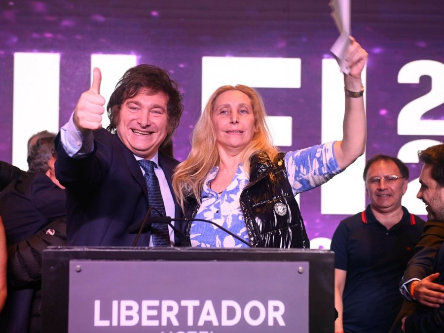 HERMANOS. Javier Milei junto a Karina Milei durante la campaña presidencial 2023.