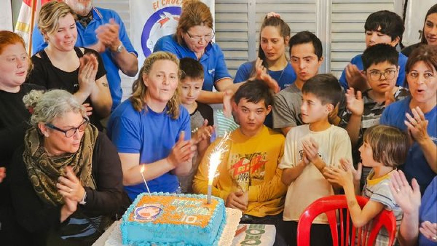Como corresponde, una torta para celebrar un cumplea&ntilde;os.
