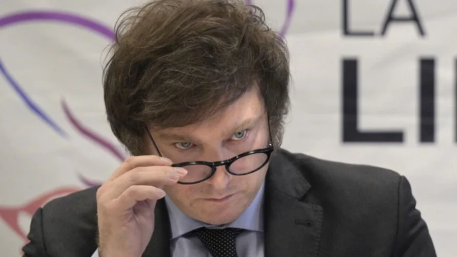 Javier Milei, irónico con Agustín Rossi.