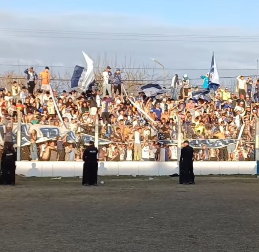 LOS HINCHAS DEL NEGRO EN EL GIULIANI, Y OTRO CLÁSICO GANADO POR LA VIOLENCIA