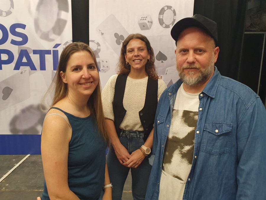 Nico Cayetano, la diputada provincial, Gisel Mahmud y Milagros Schroder de Faro Digital.