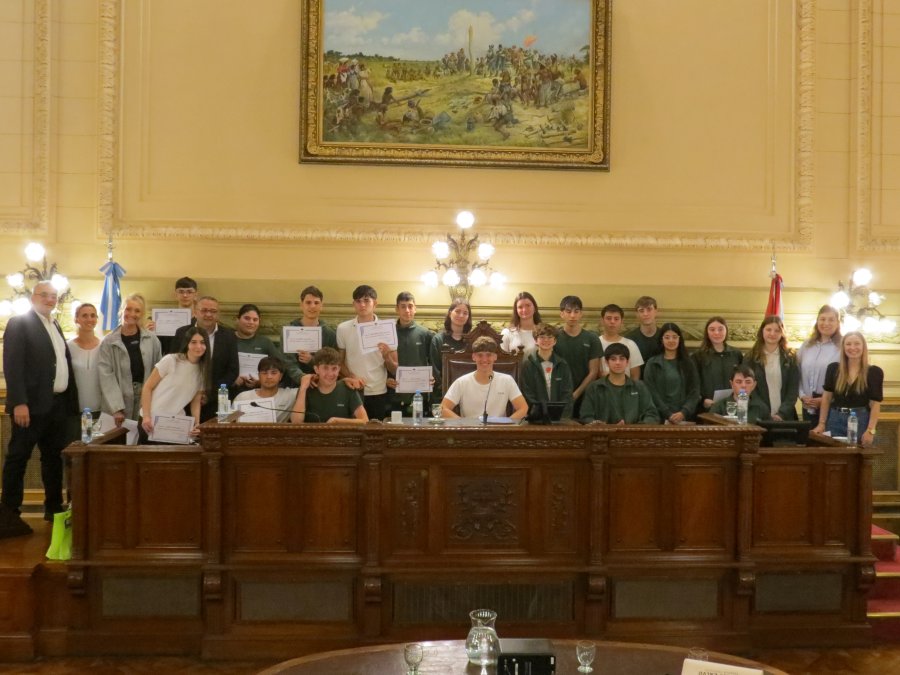 El contingente en el Senado.